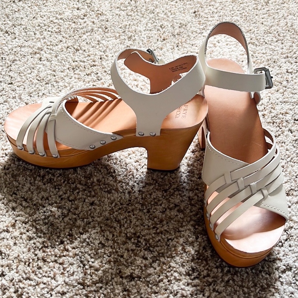 Frye and Co wooden platform sandals with off-white straps size 8.5